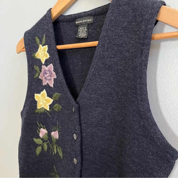 Banana Republic Sweater Vest Embroidered Wool Cottagecore Size Small - Picture 5 of 7